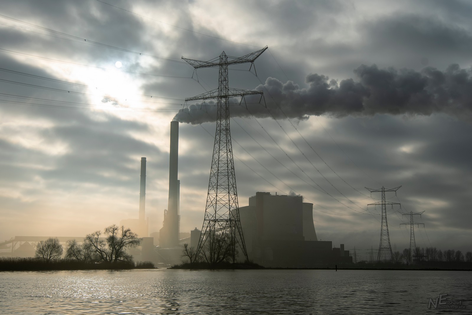 De Amercentrale in mooi licht